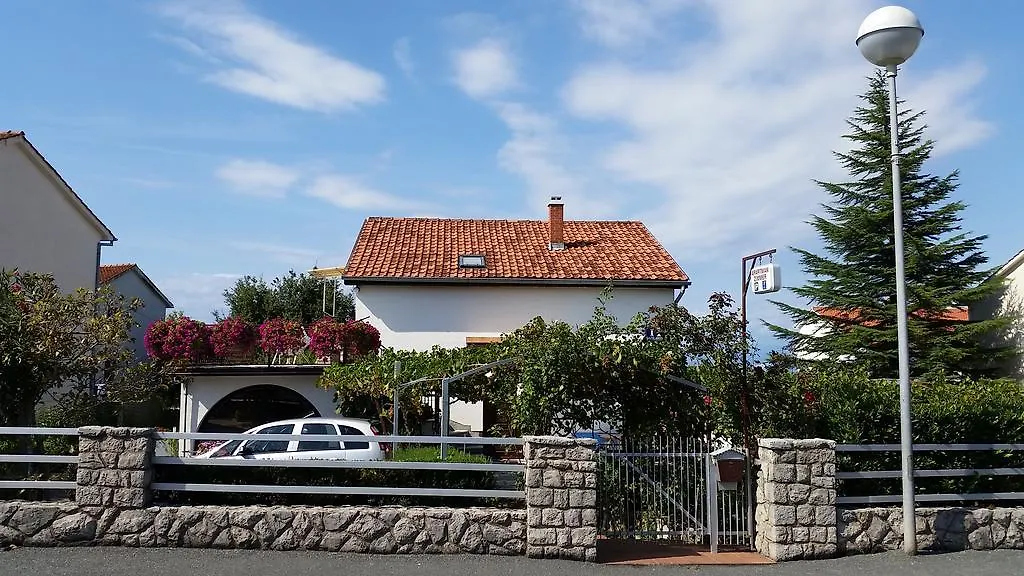Apartmani Malinska 0*,